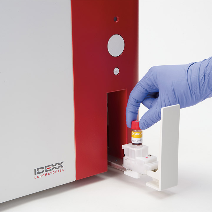 gloved-hand-loading-sample-procyte-dx